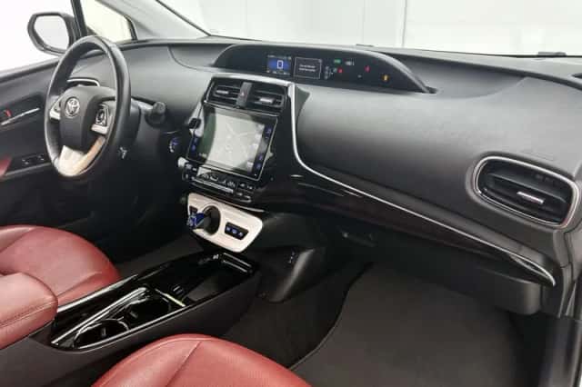 Toyota Prius (2019) thumbnail 6