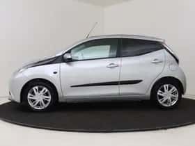 Toyota Aygo (2015) thumbnail 3