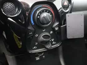 Toyota Aygo (2015) thumbnail 22