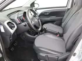 Toyota Aygo (2015) thumbnail 28