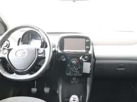 Toyota Aygo (2015) thumbnail 35
