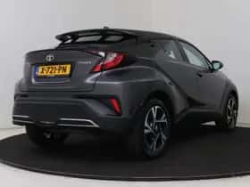 Toyota C-HR (2023) thumbnail 2