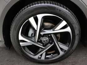 Toyota C-HR (2023) thumbnail 5
