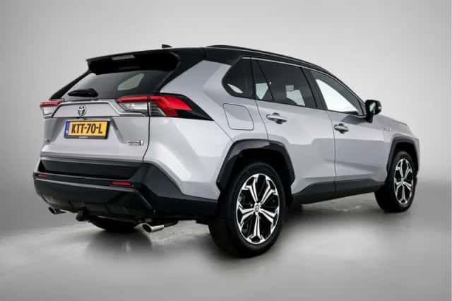 Toyota RAV4 (2022) thumbnail 2
