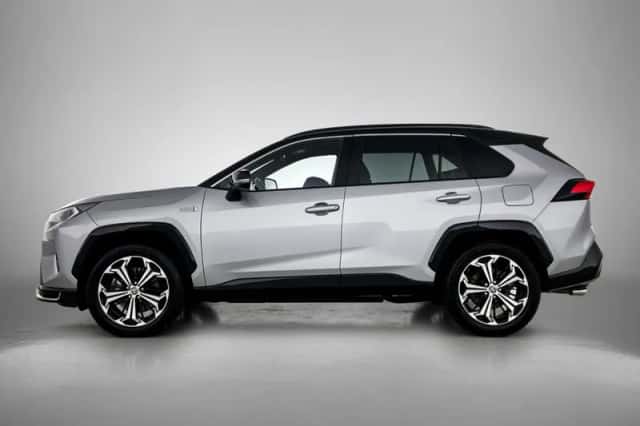 Toyota RAV4 (2022) thumbnail 3