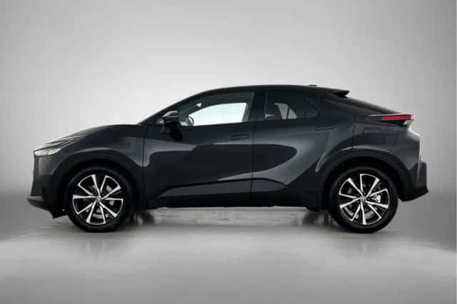 Toyota C-HR (2024) thumbnail 3