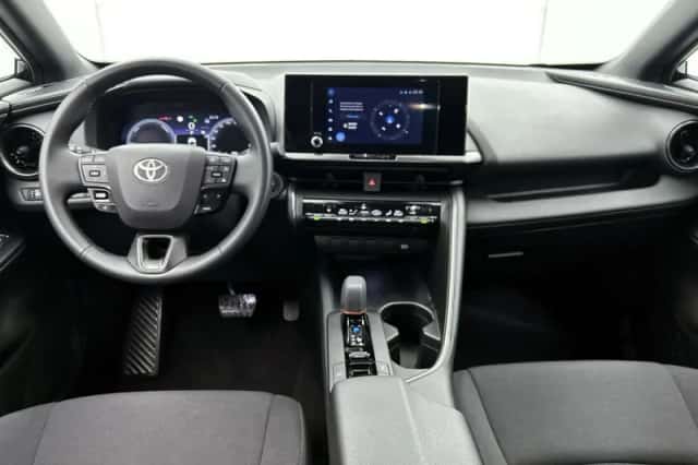 Toyota C-HR (2024) thumbnail 4