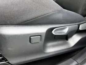 Toyota C-HR (2024) thumbnail 35