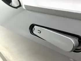 Toyota C-HR (2024) thumbnail 39