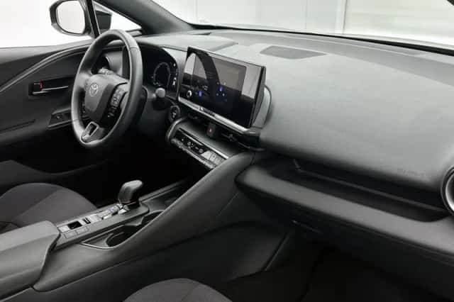 Toyota C-HR (2024) thumbnail 6