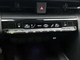 Toyota C-HR (2024) thumbnail 9