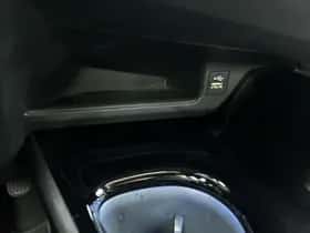 Toyota C-HR (2023) thumbnail 24