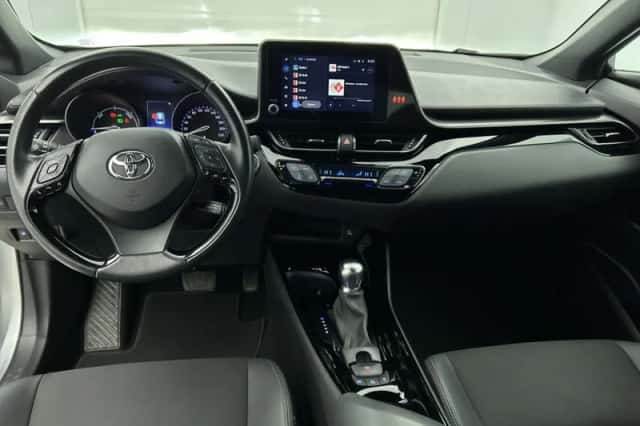 Toyota C-HR (2023) thumbnail 4