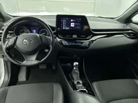 Toyota C-HR (2023) thumbnail 4