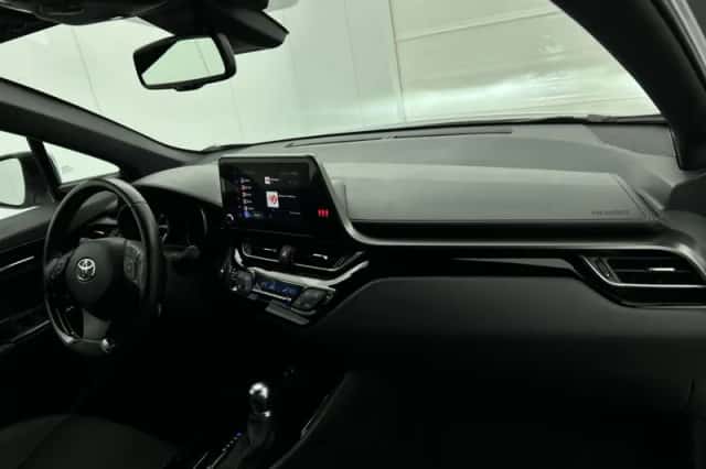 Toyota C-HR (2023) thumbnail 6
