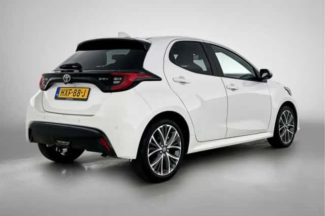Toyota Yaris (2025) thumbnail 2