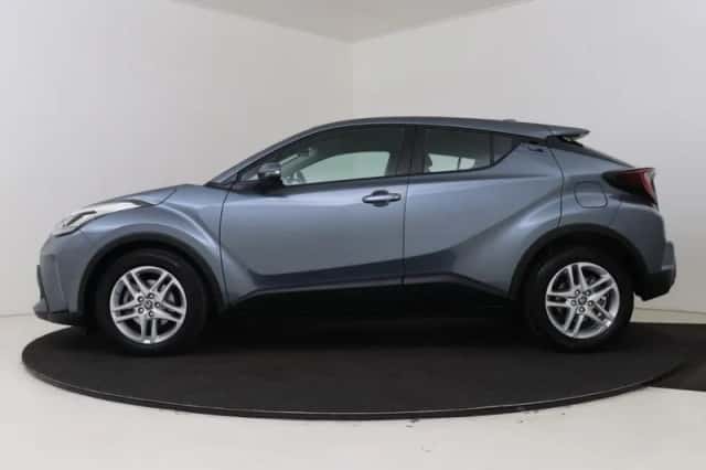 Toyota C-HR (2023) thumbnail 3