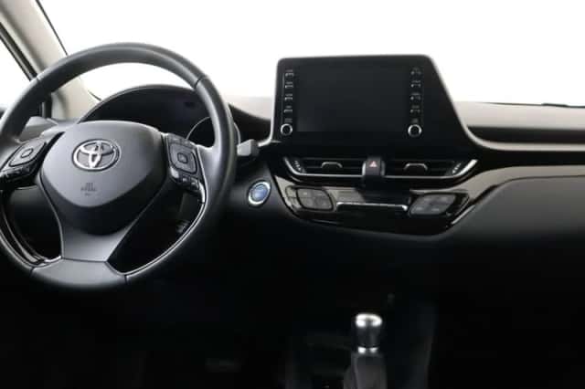 Toyota C-HR (2023) thumbnail 4