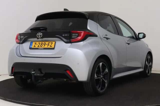 Toyota Yaris (2024) thumbnail 2
