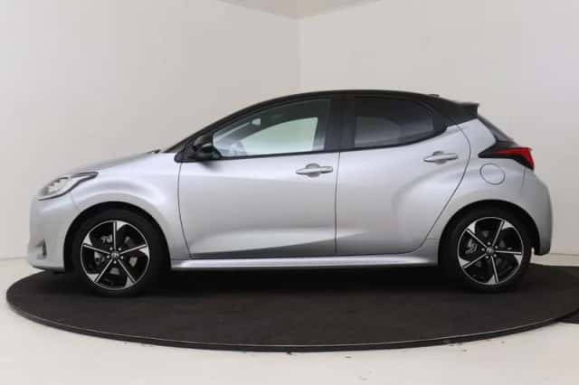 Toyota Yaris (2024) thumbnail 3
