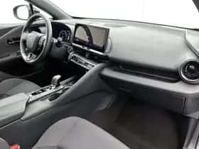 Toyota C-HR (2024) thumbnail 6