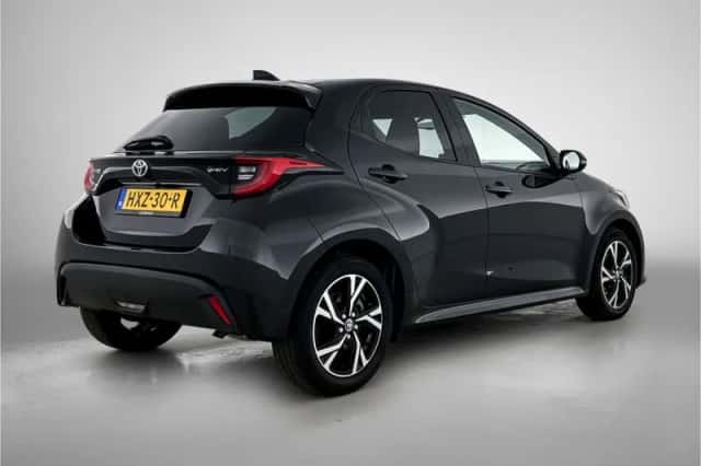 Toyota Yaris (2025) thumbnail 2