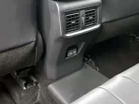 Toyota RAV4 (2025) thumbnail 36