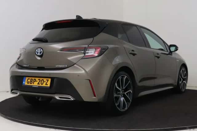 Toyota Corolla (2021) thumbnail 2