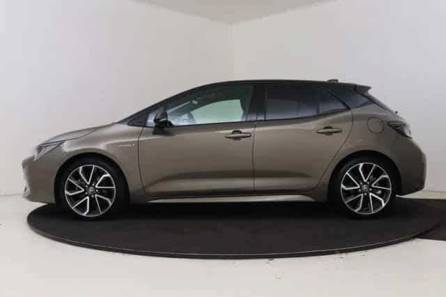 Toyota Corolla (2021) thumbnail 3