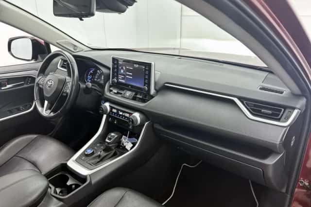 Toyota RAV4 (2021) thumbnail 6