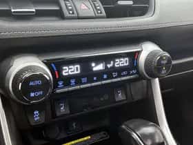 Toyota RAV4 (2021) thumbnail 10