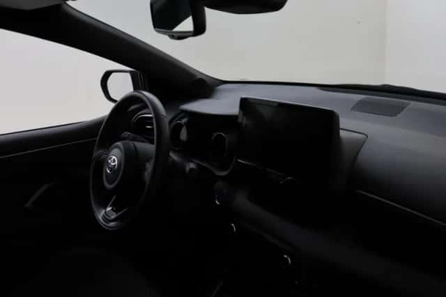 Toyota Yaris (2022) thumbnail 6