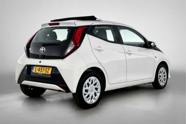 Toyota Aygo (2021) thumbnail 2