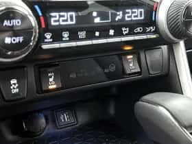 Toyota RAV4 (2025) thumbnail 18