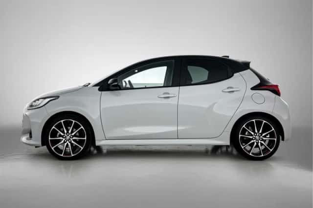 Toyota Yaris (2023) thumbnail 3