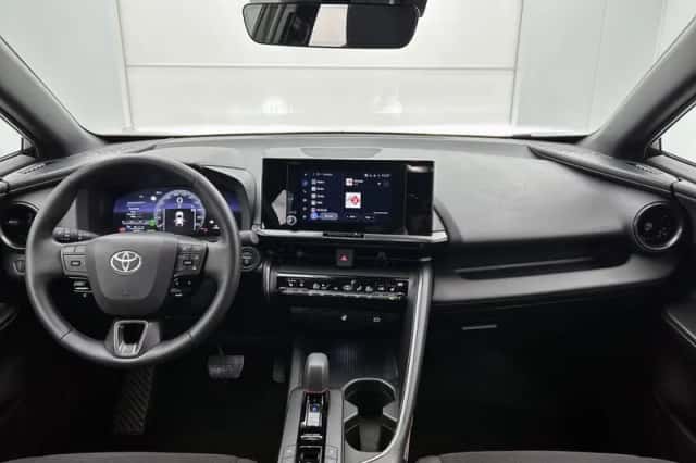 Toyota C-HR (2025) thumbnail 4