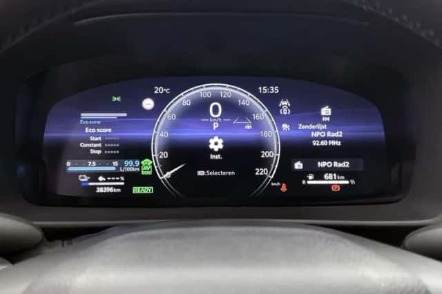 Toyota C-HR (2025) thumbnail 5