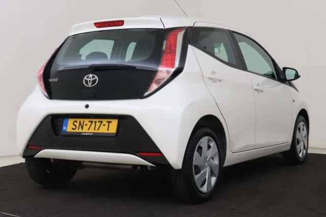 Toyota Aygo (2018) thumbnail 2