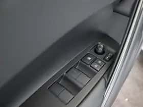 Toyota Corolla_Cross (2025) thumbnail 9