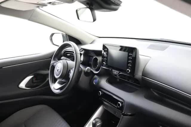 Toyota Yaris (2022) thumbnail 6