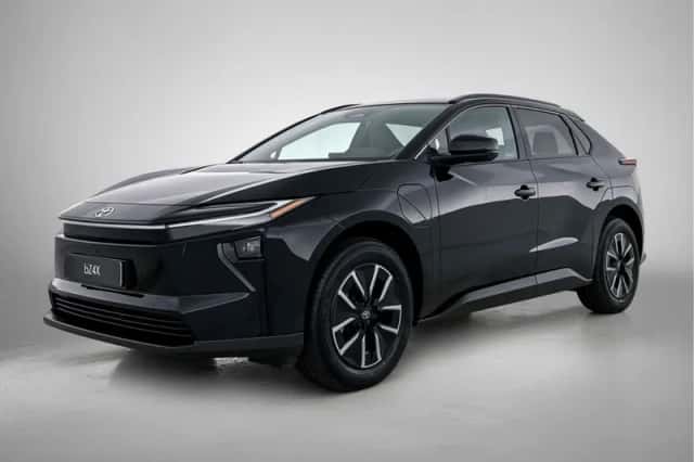 Toyota bZ4X (2026) thumbnail 1