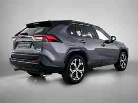 Toyota RAV4 (2021) thumbnail 2