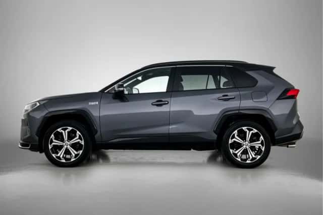 Toyota RAV4 (2021) thumbnail 3