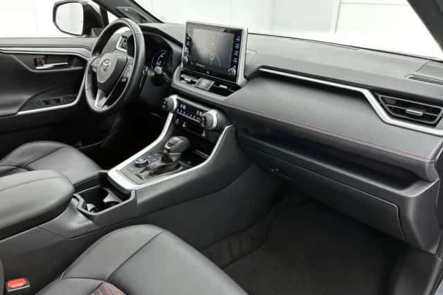 Toyota RAV4 (2021) thumbnail 6