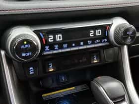 Toyota RAV4 (2021) thumbnail 9