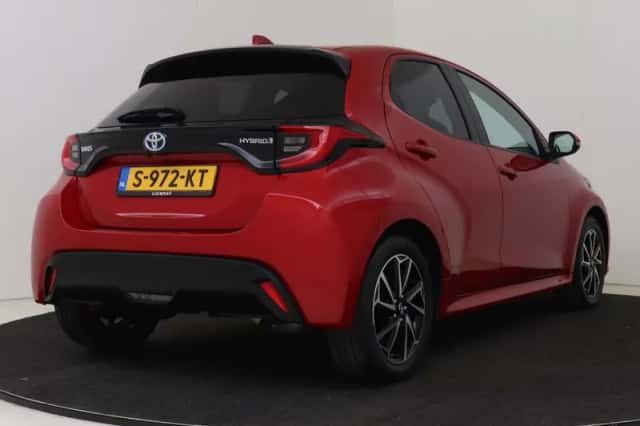 Toyota Yaris (2023) thumbnail 2