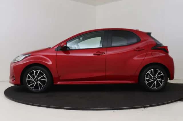 Toyota Yaris (2023) thumbnail 3