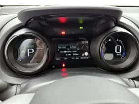 Toyota Yaris (2021) thumbnail 5