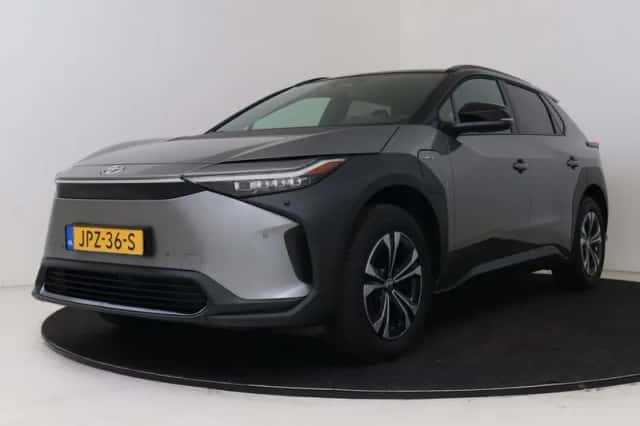 Toyota bZ4X (2025) thumbnail 1
