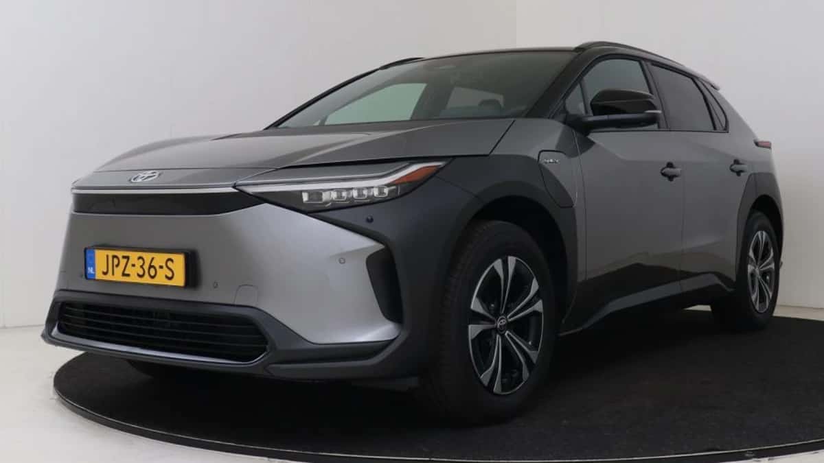 Toyota bZ4X (2025) — foto 1